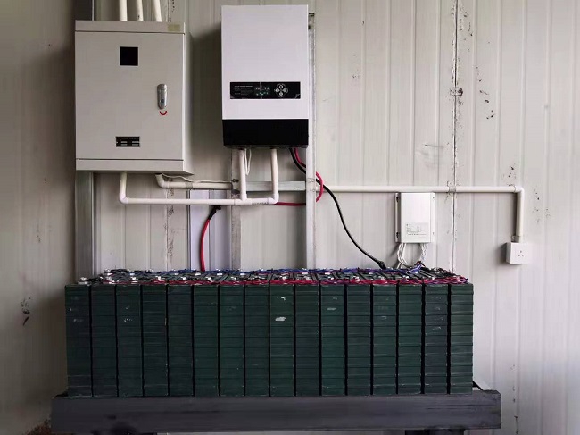 What is the difference between rated power and peak power of inverter?